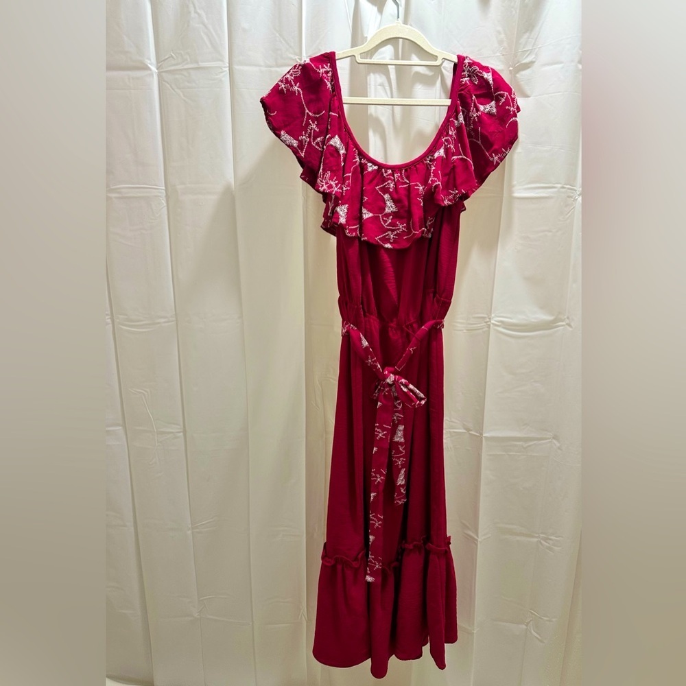 Elegant Floral Ruffle Dress in Red - Picture 3 of 3